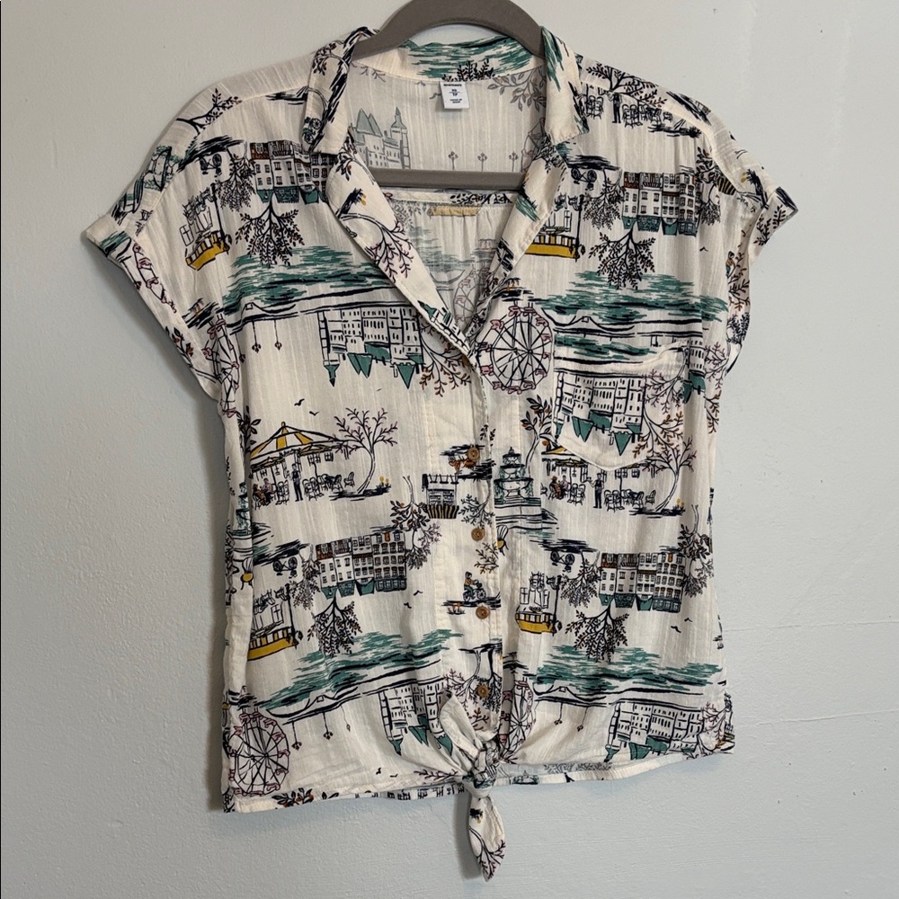 Old Navy Tourist Scene Print Button-Up Tie Front Shirt
